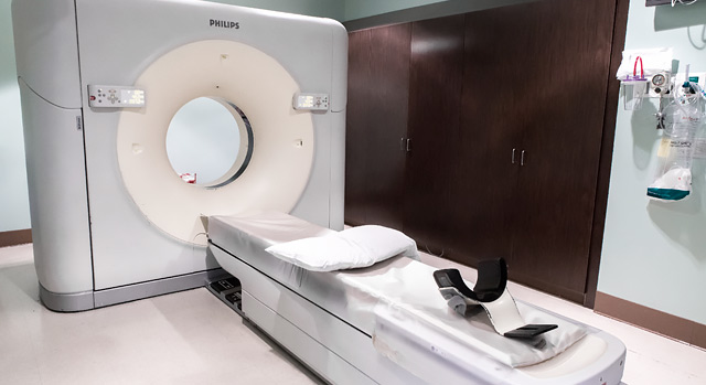 Exploraciones de tomografía computarizada (TC Scans) en el Doctors Hospital of Laredo, Laredo, Texas